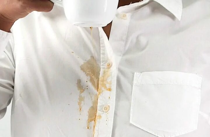 Beyaz Elbisedeki Kahve Lekesi